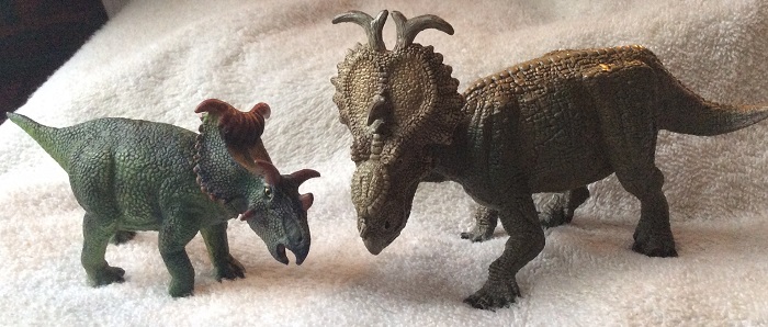 Kosmoceratops CollectA with Pachyrhinosaurus Papo