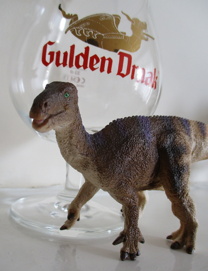 Wild Safari Iguanodon with Gulden Draak beer glass