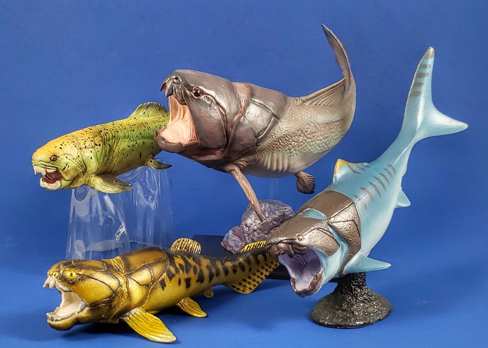 Group photo of various Dunkleosteus models