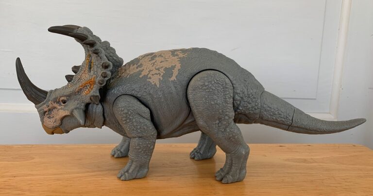 Sinoceratops (Jurassic World Sound Strike by Mattel) – Dinosaur Toy Blog