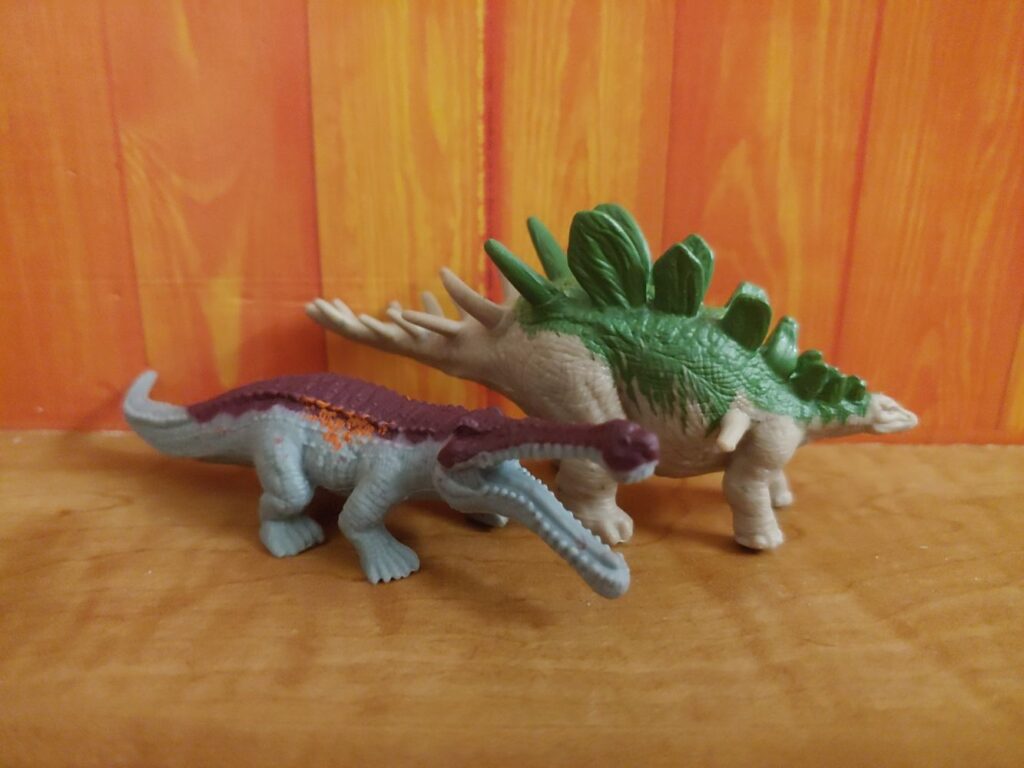 Kentrosaurus and Sarcosuchus right side