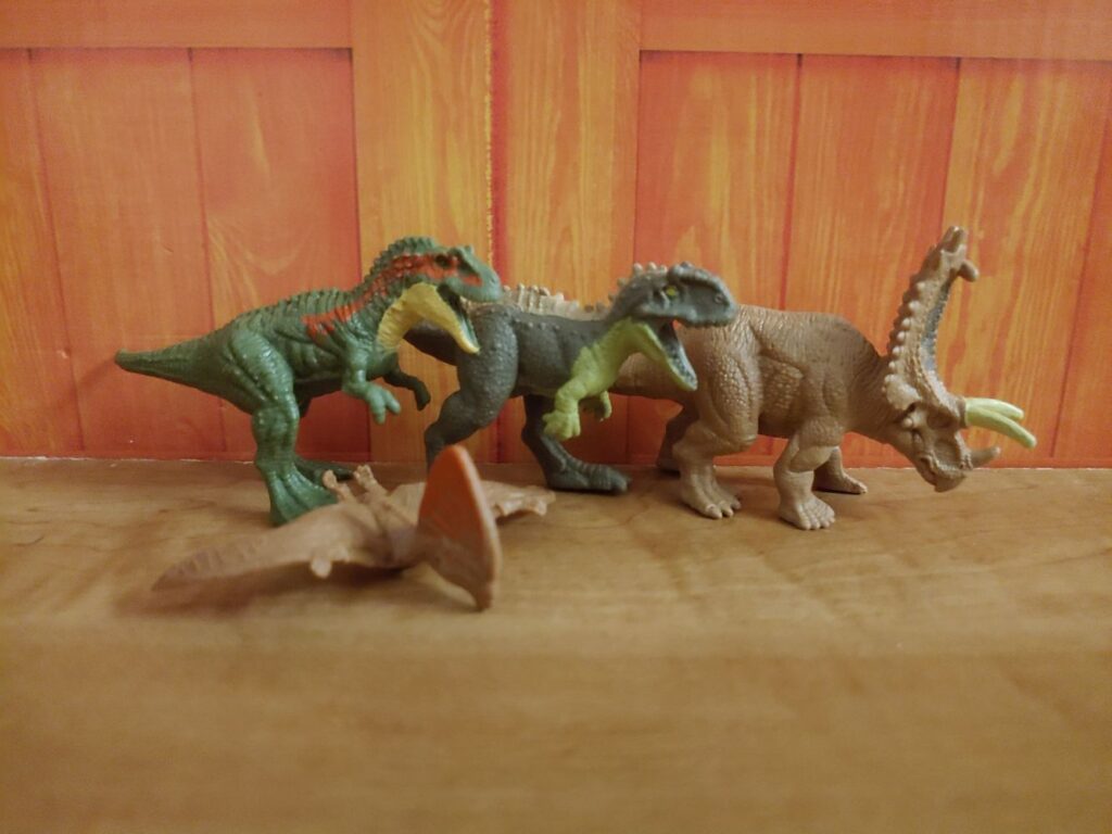 Albertosaurus, Tupandactylus, Kryptops, Pentaceratops.