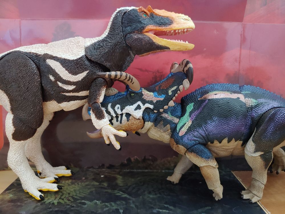 Beasts of the Mesozoic Fan's Choice Medusaceratops fighting Beasts of the Mesozoic Tyrannosaur Series Yutyrannus