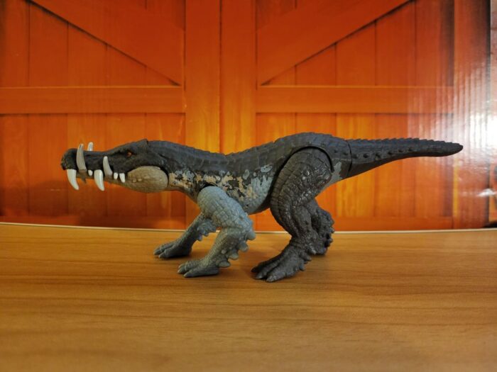 Kaprosuchus figure facing towards the left, side view, jaws closed