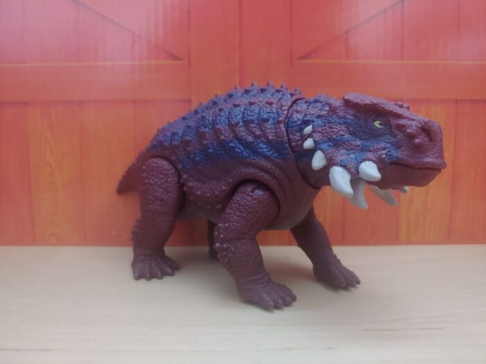Scutosaurus figure with head facing towards the right, side view