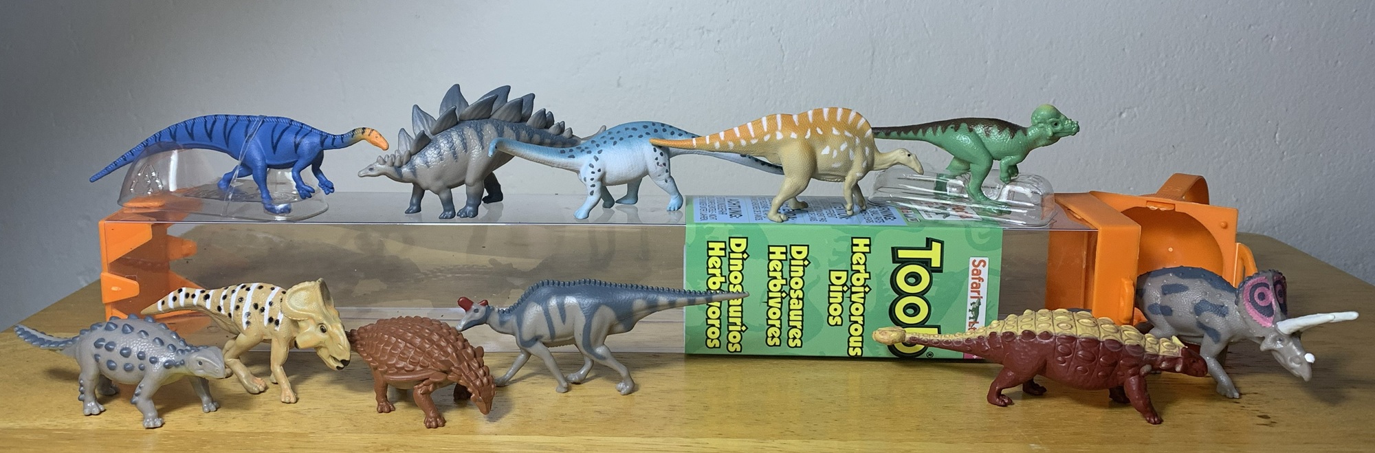 Read more about the article Herbivorous Dinosaurs TOOB (Safari Ltd.)